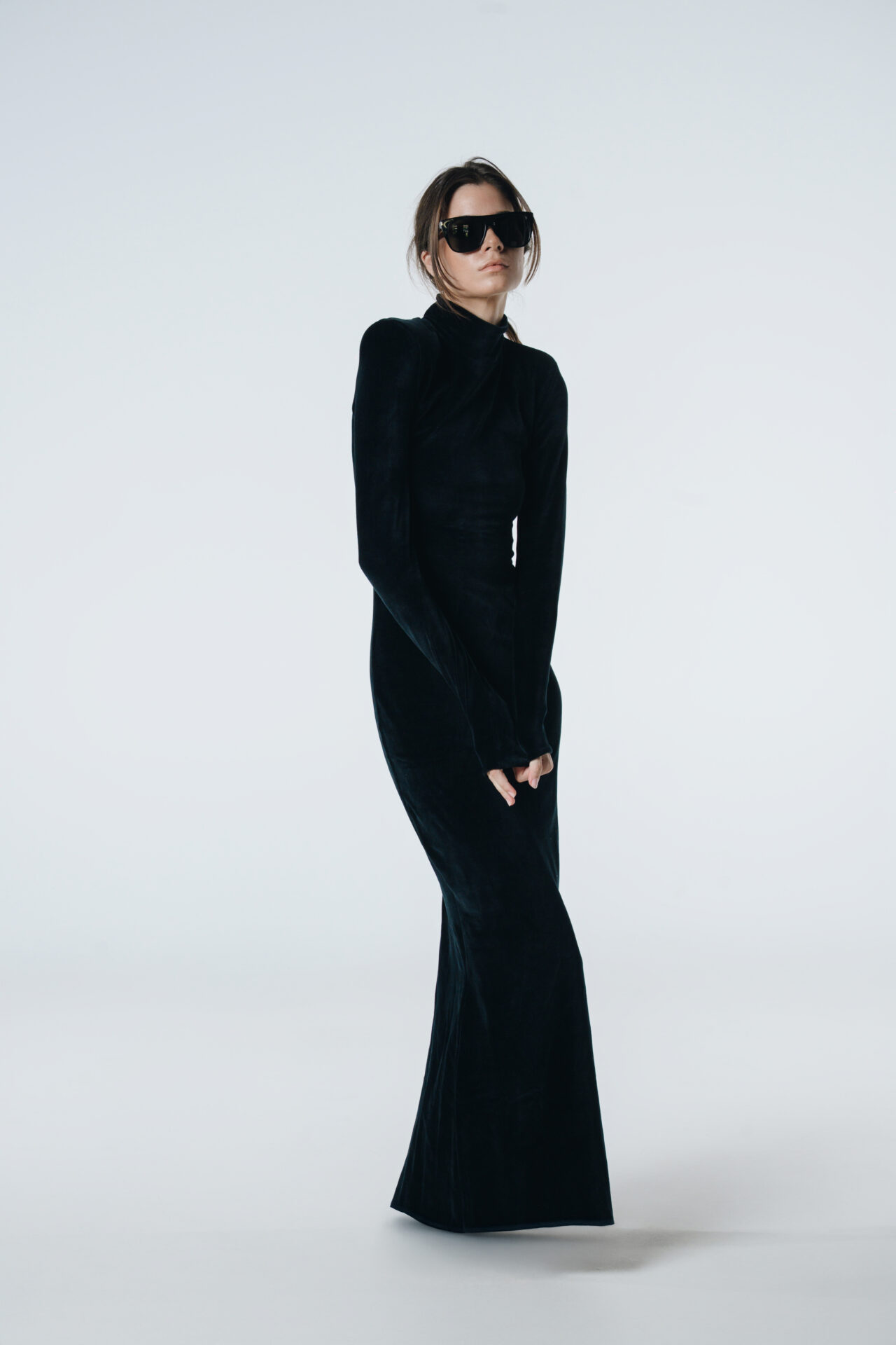 Throns & Kisses Black Dress — prikaz 1