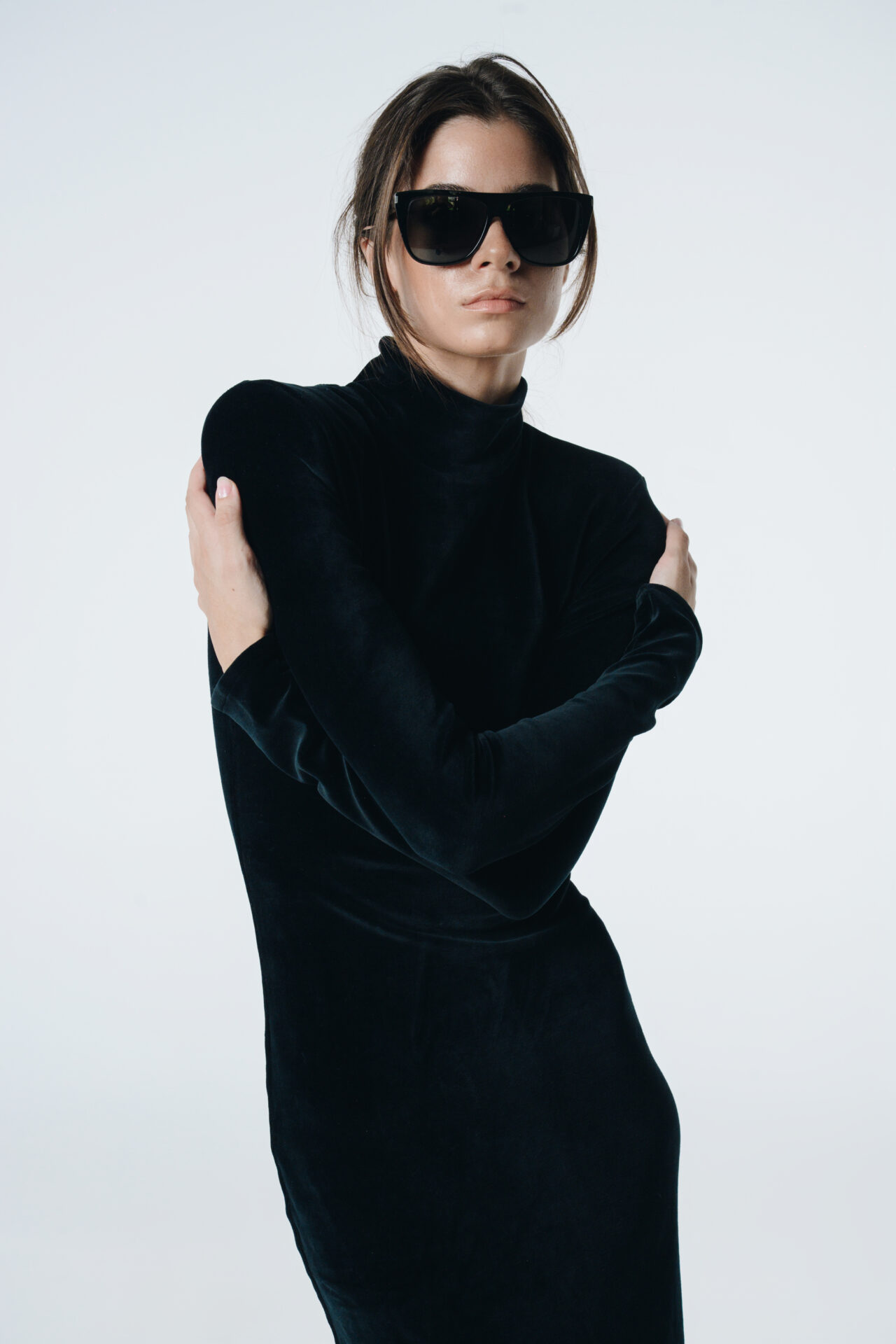 Throns & Kisses Black Dress — prikaz 2