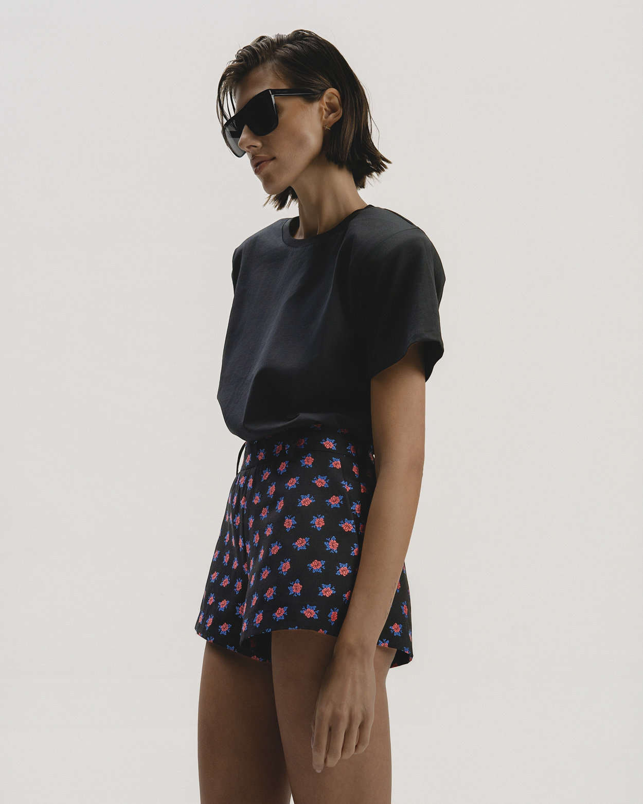 Bold Flowers Shorts — prikaz 2