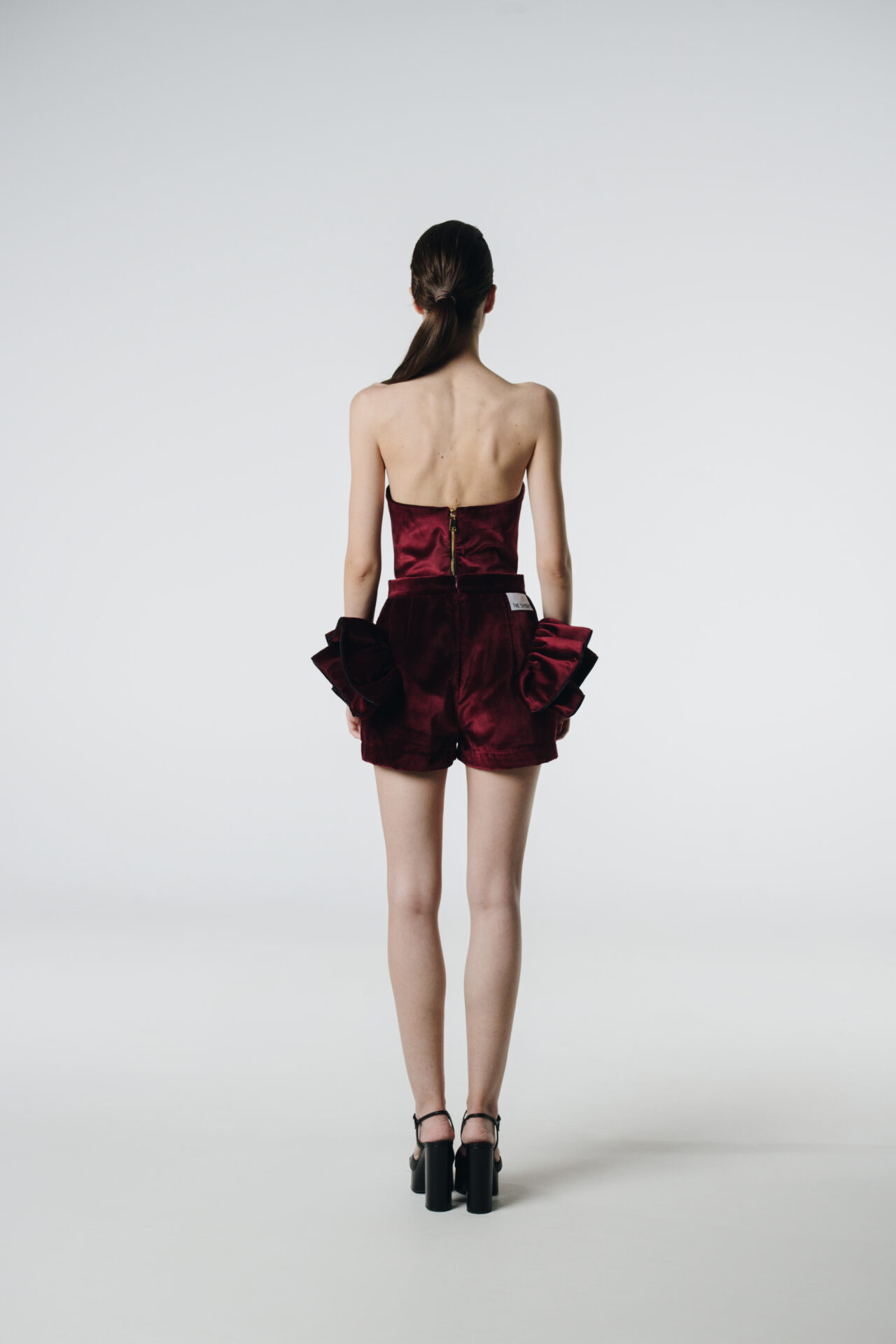 Borderline Sassy Burgundy Shorts — prikaz 4