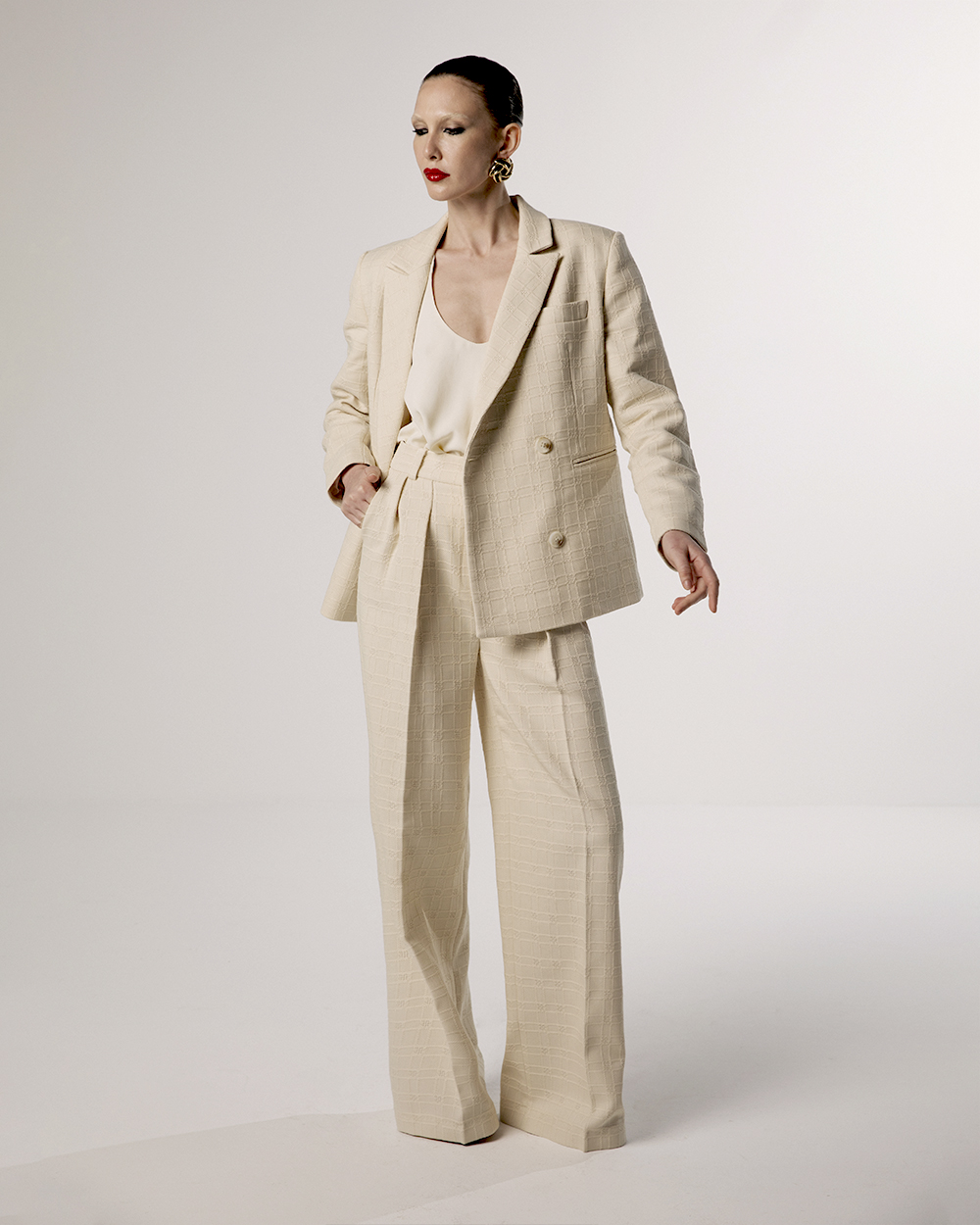 Blanche Suit — prikaz 1