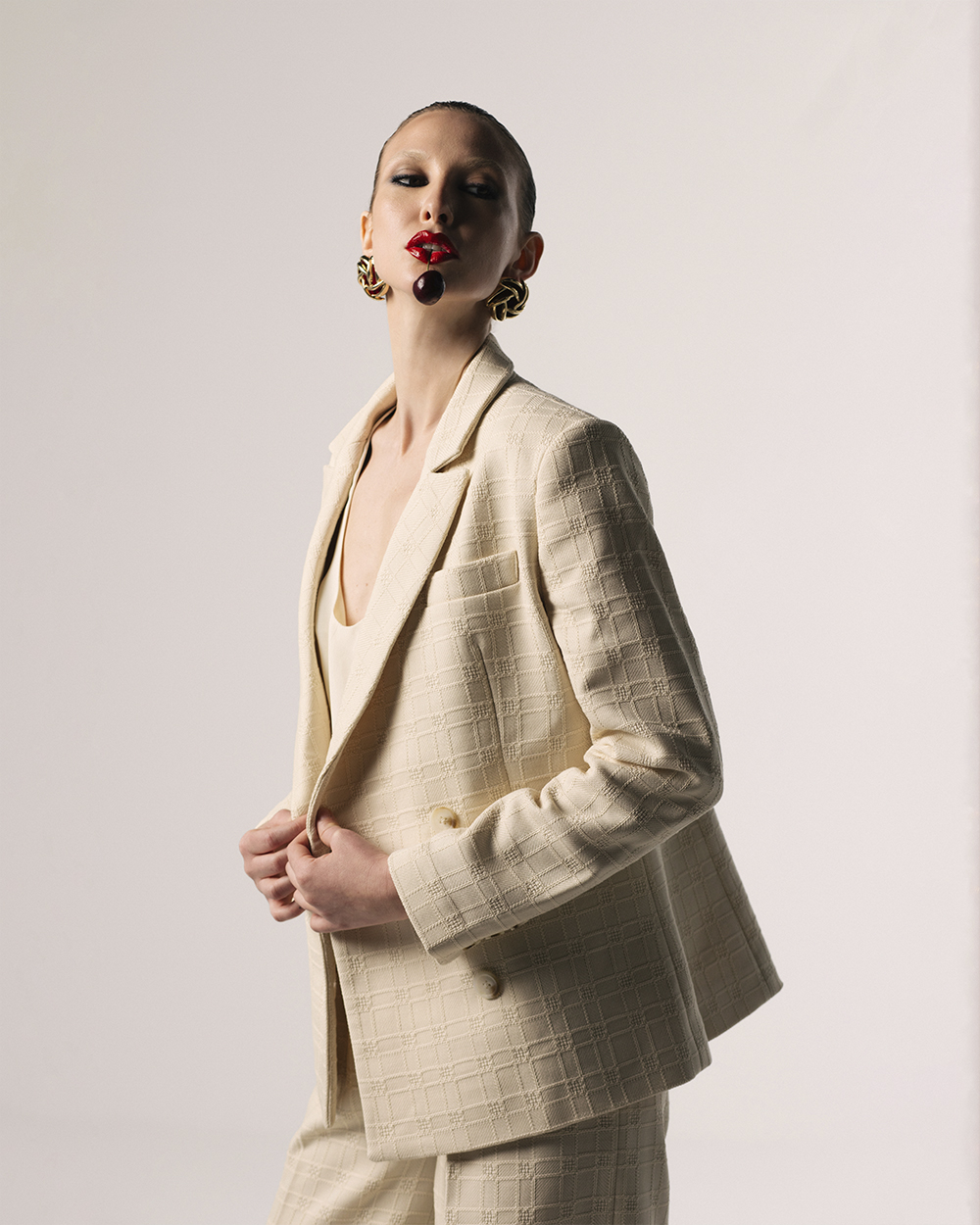 Blanche Suit — prikaz 3